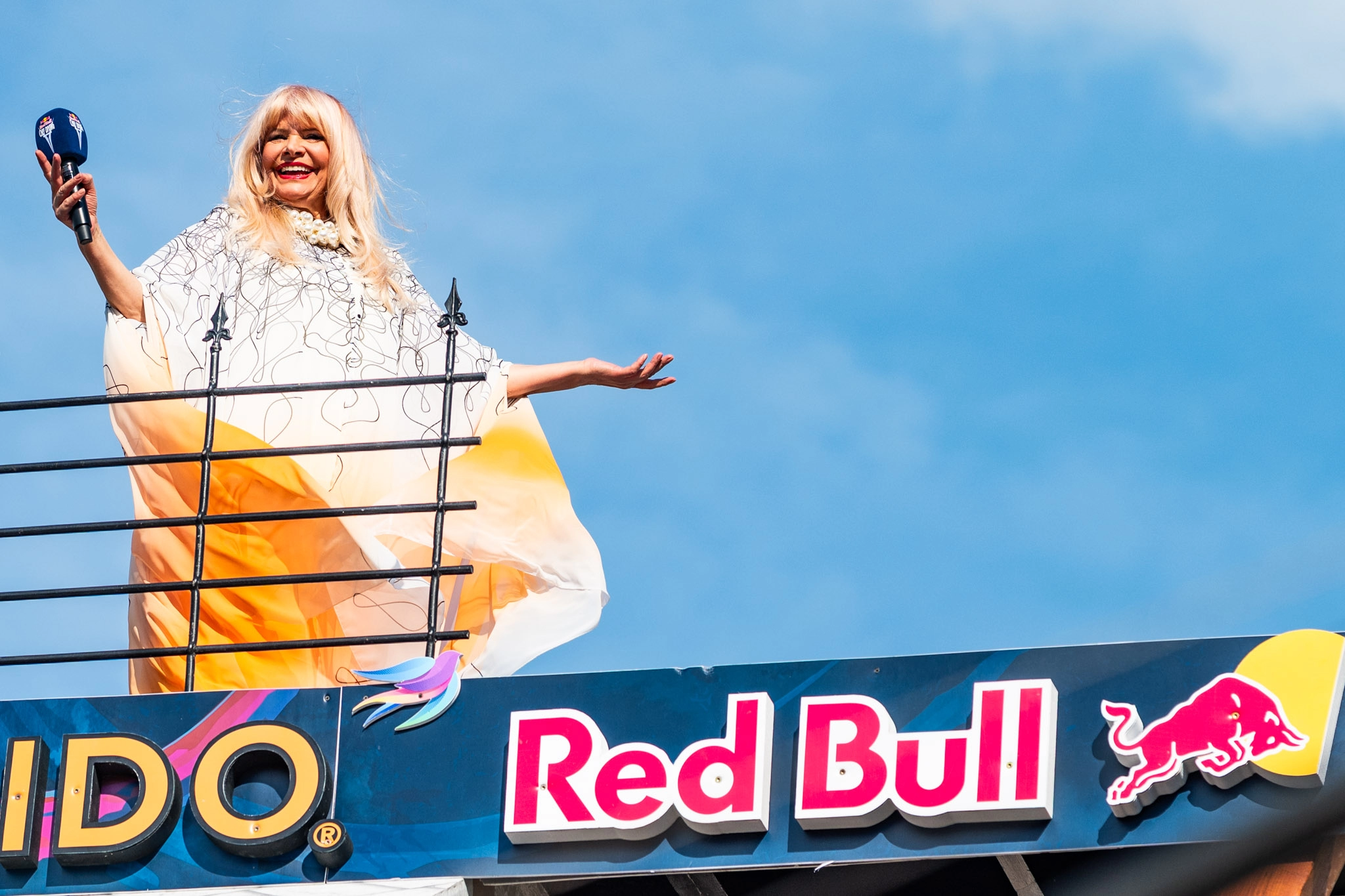 HANKA PALDUM PJESMOM SA STAROG MOSTA OTVORILA ZAVRŠNU RUNDU RED BULL CLIFF DIVINGA U MOSTARU